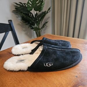UGG Mens Black Slippers with Cream Fur Lining